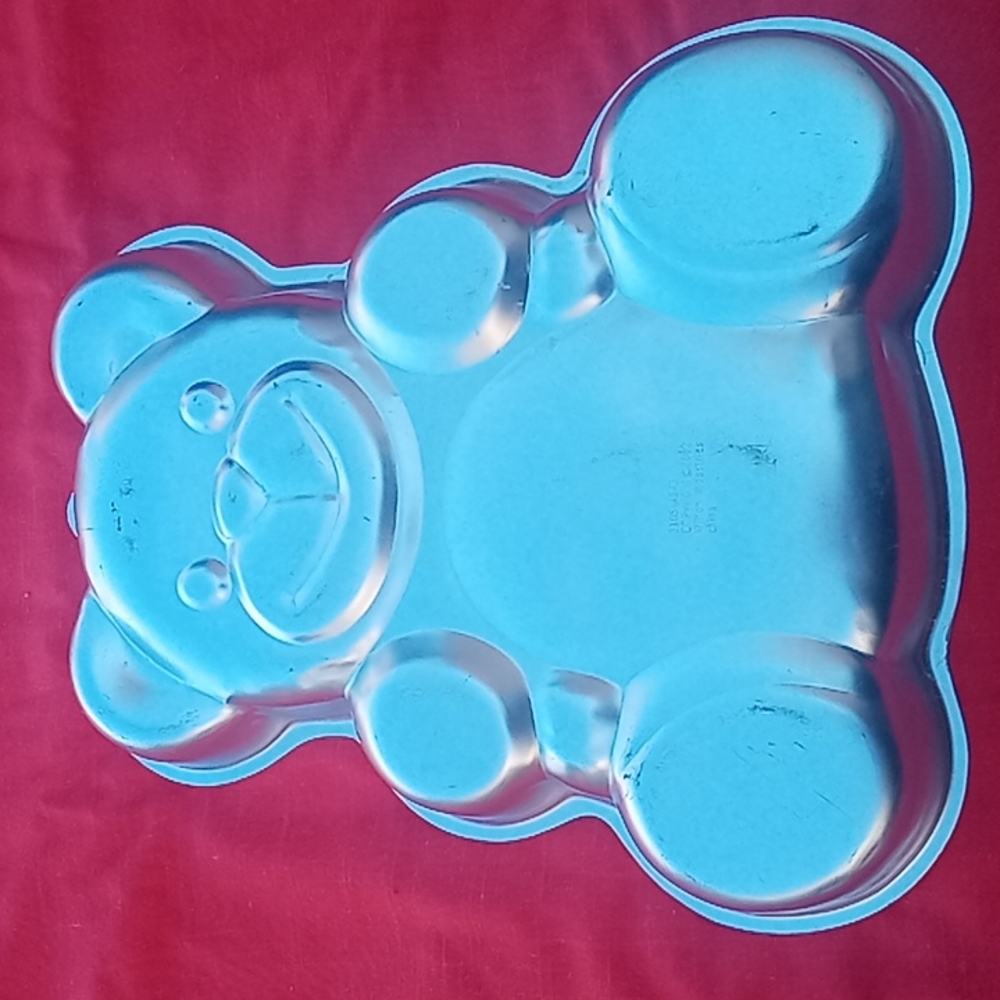 2002 Wilton Huggable Teddy Bear Cake Pan